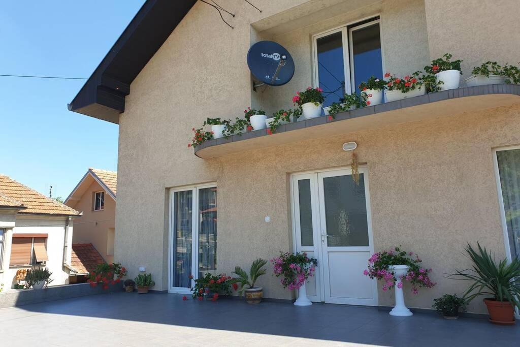 Stan Na Dan Oplenac Apartman Topola Kültér fotó